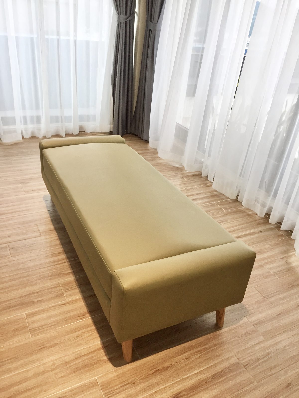 Băng ghế nệm góc cửa sổ